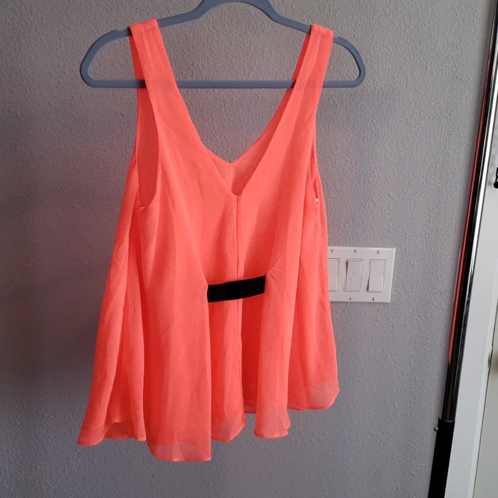 Top - Picture 2 of 2